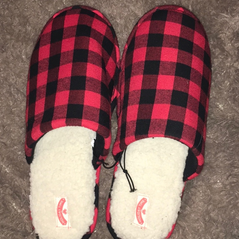Men slide on slippers